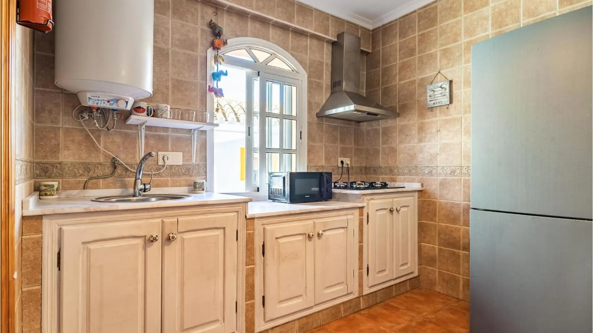 4 Bedroom Cozy Home In Facinas